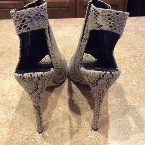 HOTSOLES LONDON REPTILE PRINT PEEP TOE HEELS - Picture 2 of 8